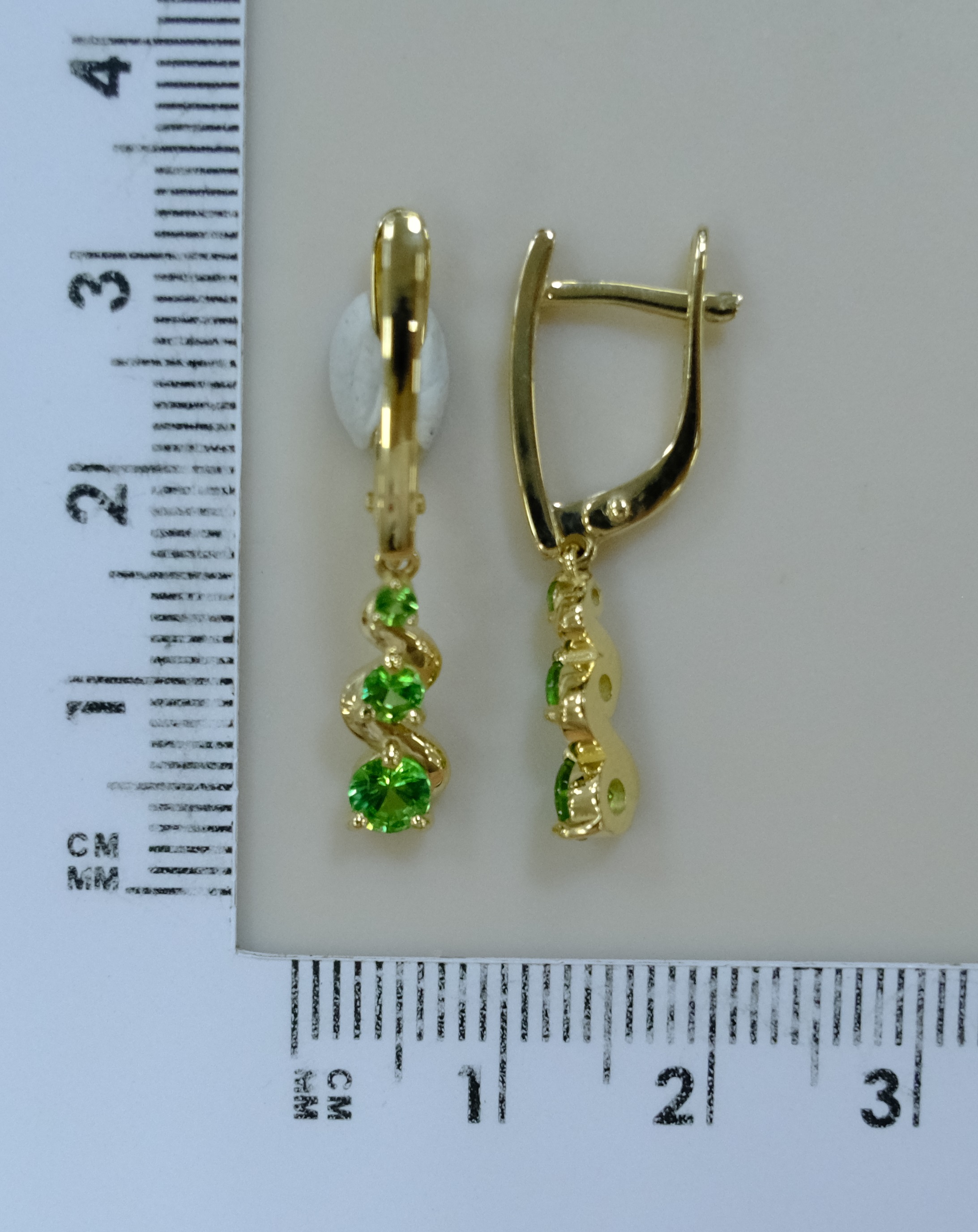 Серьги из желтого золота с тсаворитами